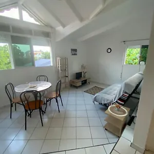 Appartements: Plage&commerces à 200m Sainte-Anne (Grande-Terre)